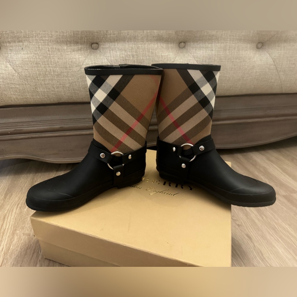100% authentic Burberry biker rain boot - Picture 6 of 12